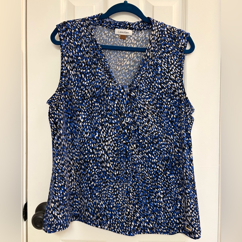 Calvin Klein Women's Top in Blue and White Print Size XL
